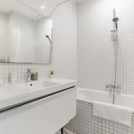 Huge And Bright 4bd For 10 Guests Sacre-coeur Apartment *